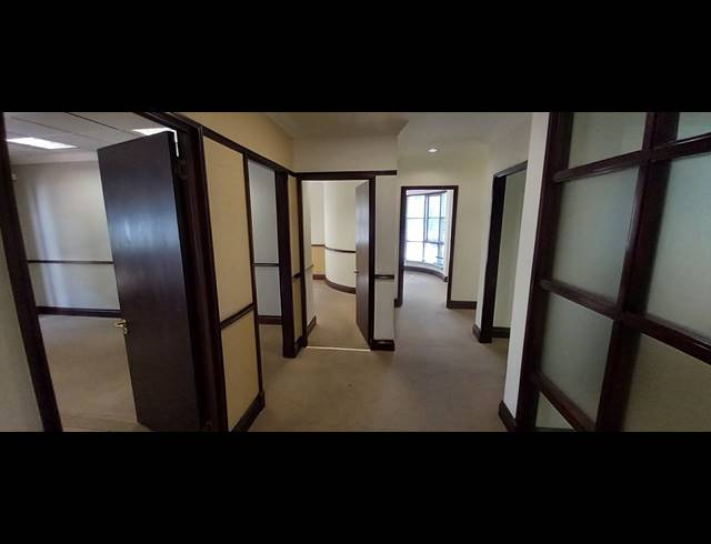 111M² OFFICE TO LET IN BRYANSTON